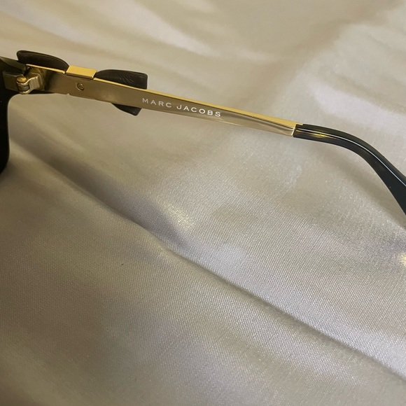 Fun Marc Jacob shades - Picture 3 of 5